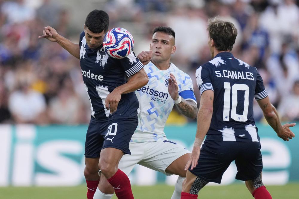 CBA杯赛中NBL球队爆冷战胜CBA队伍，引发对联赛质量与外援配置的质疑，凸显CBA需改革。